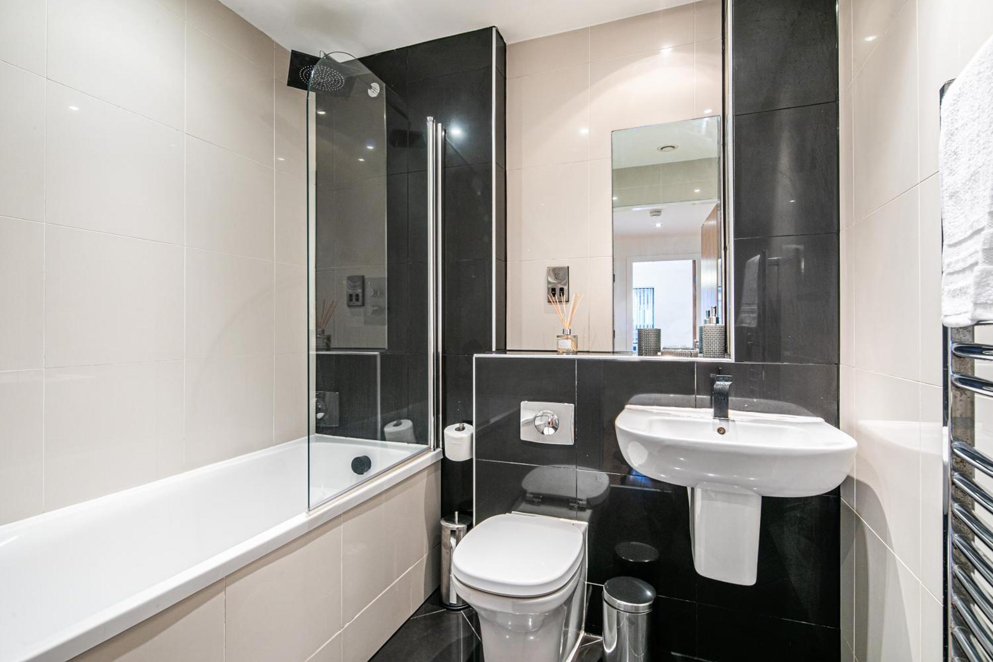 Stylish 2 Bed Apt 18 - City Centre, Free Parking, Espresso Machine & Netflix - Hosted By Stay Host Save Sheffield Ngoại thất bức ảnh